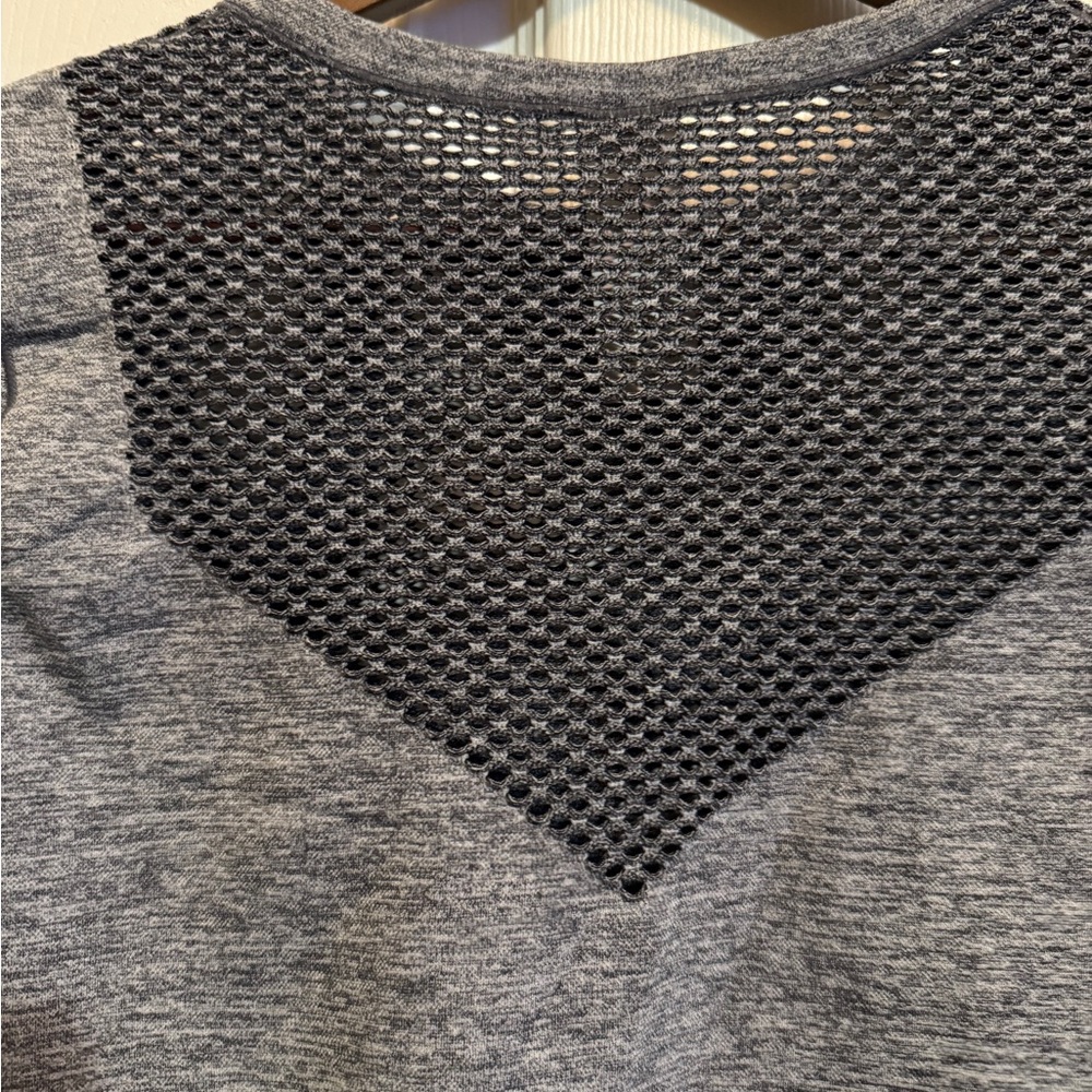 JoyLab Mesh Long Sleeve Crop Top - Picture 4 of 7